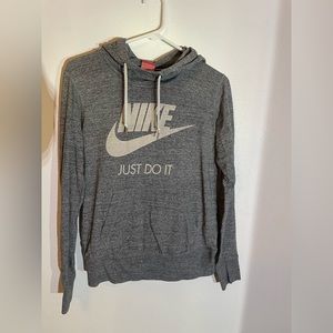 medium nike sweatshirt